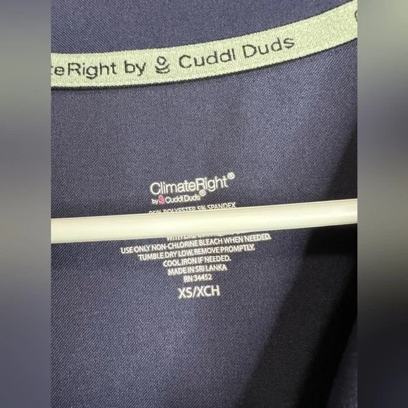 Cuddl Duds Climate Right Womens Scrub Top Size XS - Picture 2 of 2